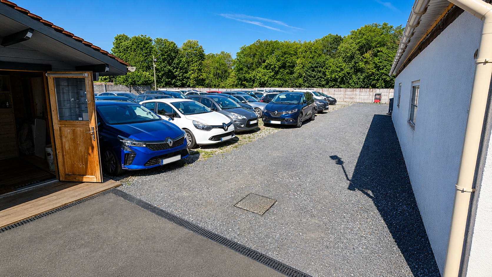 Véhicules stationnés sur le parking privé Parking Voisin